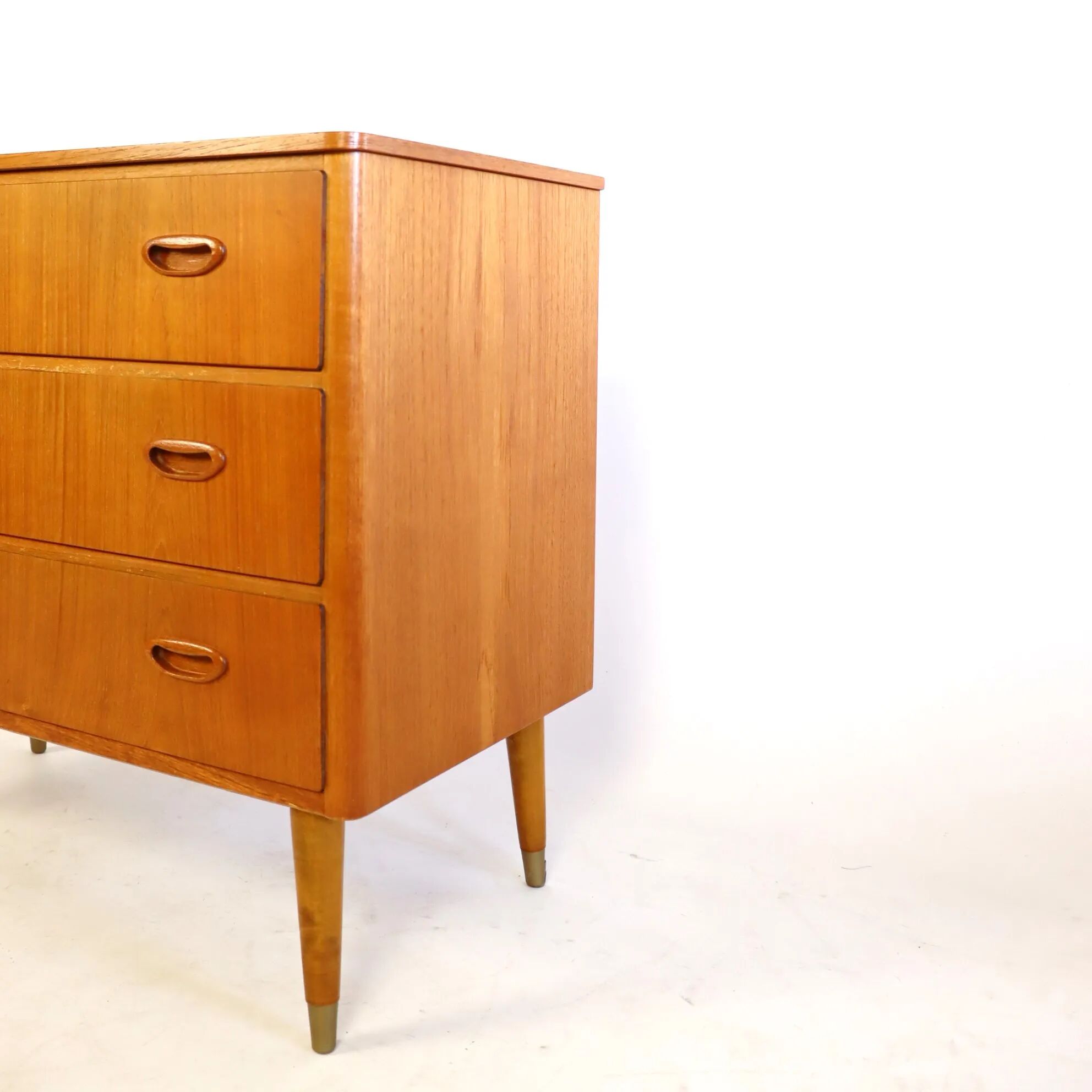 Commode en teck trois tiroirs