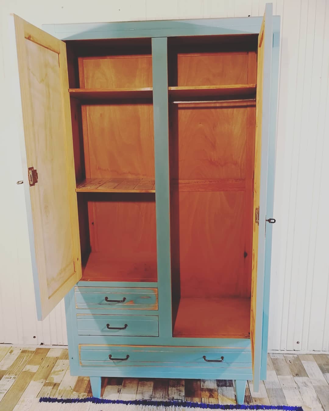 Alysée, Wardrobe/closet, with compass feet, oil blue