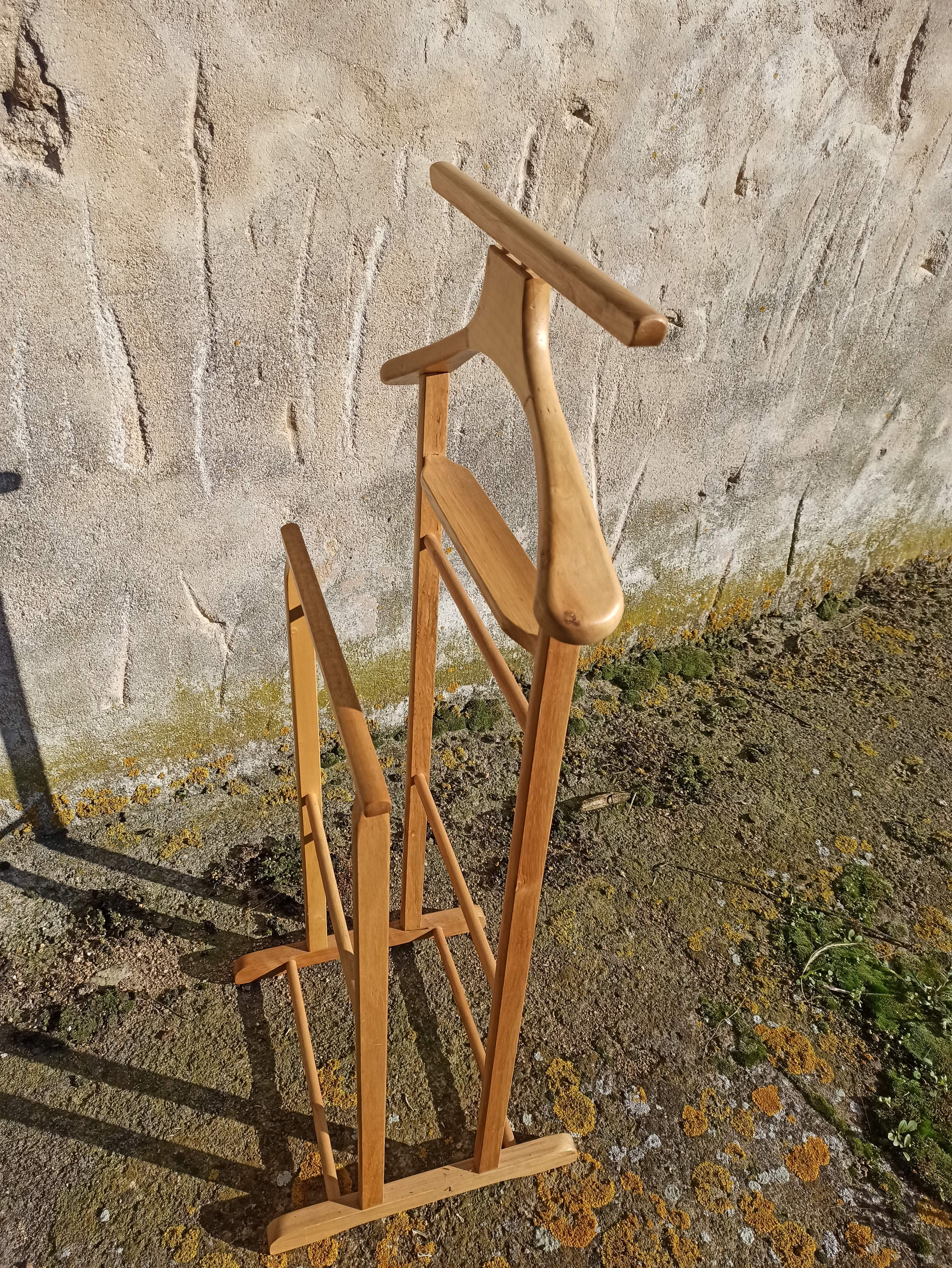 Valet 2 bedrooms wooden coat rack