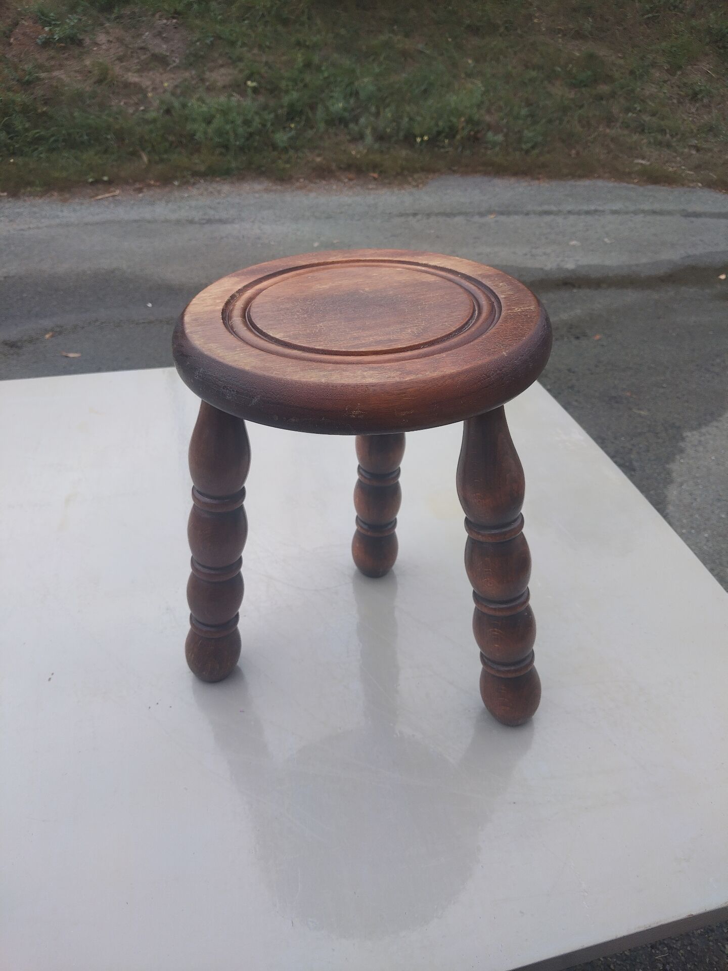 Small vintage tripod stool made of turned wood, in the style of Charles.