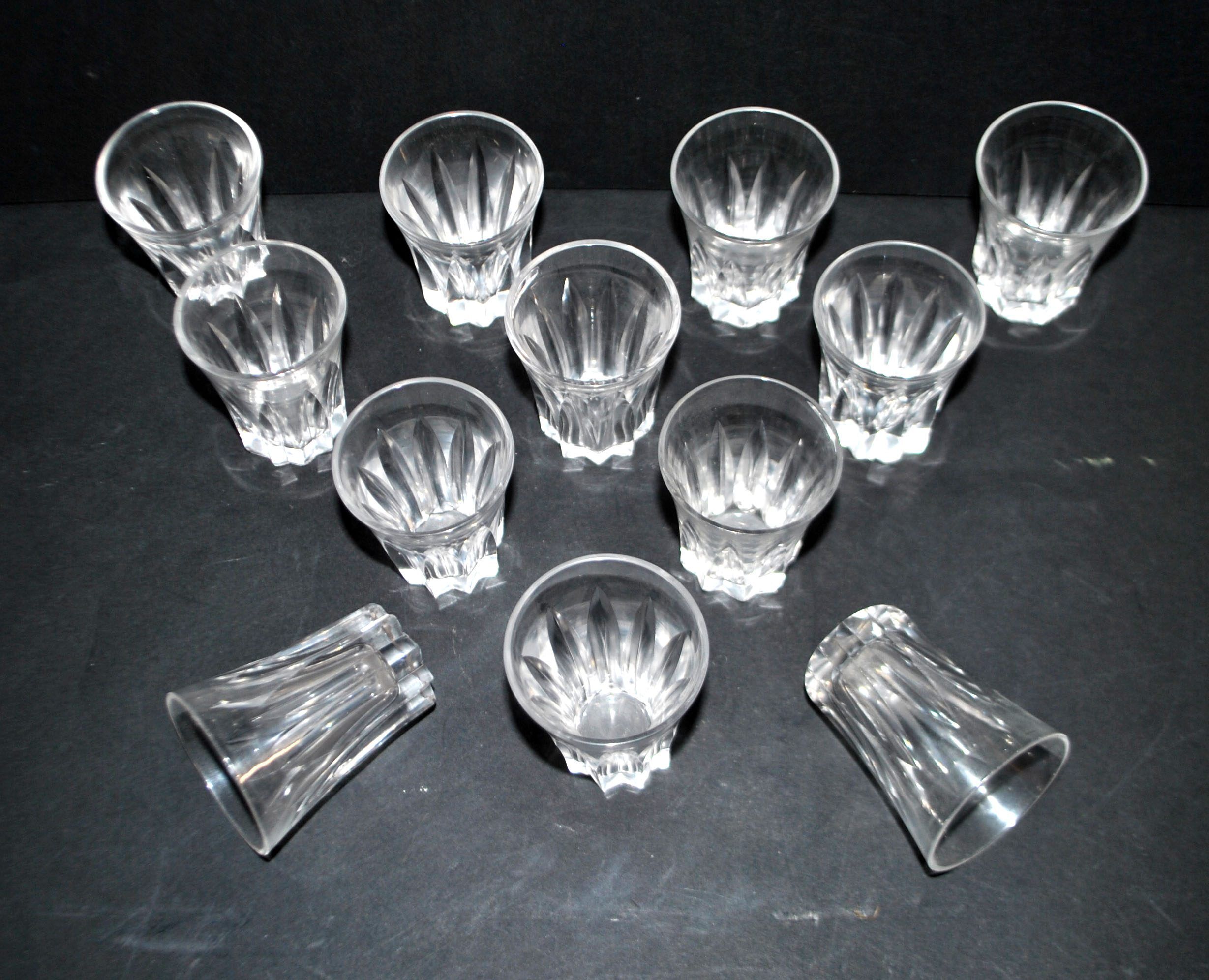 Baccarat set of 12 Art Deco cut crystal liqueur glasses star cave cabaret