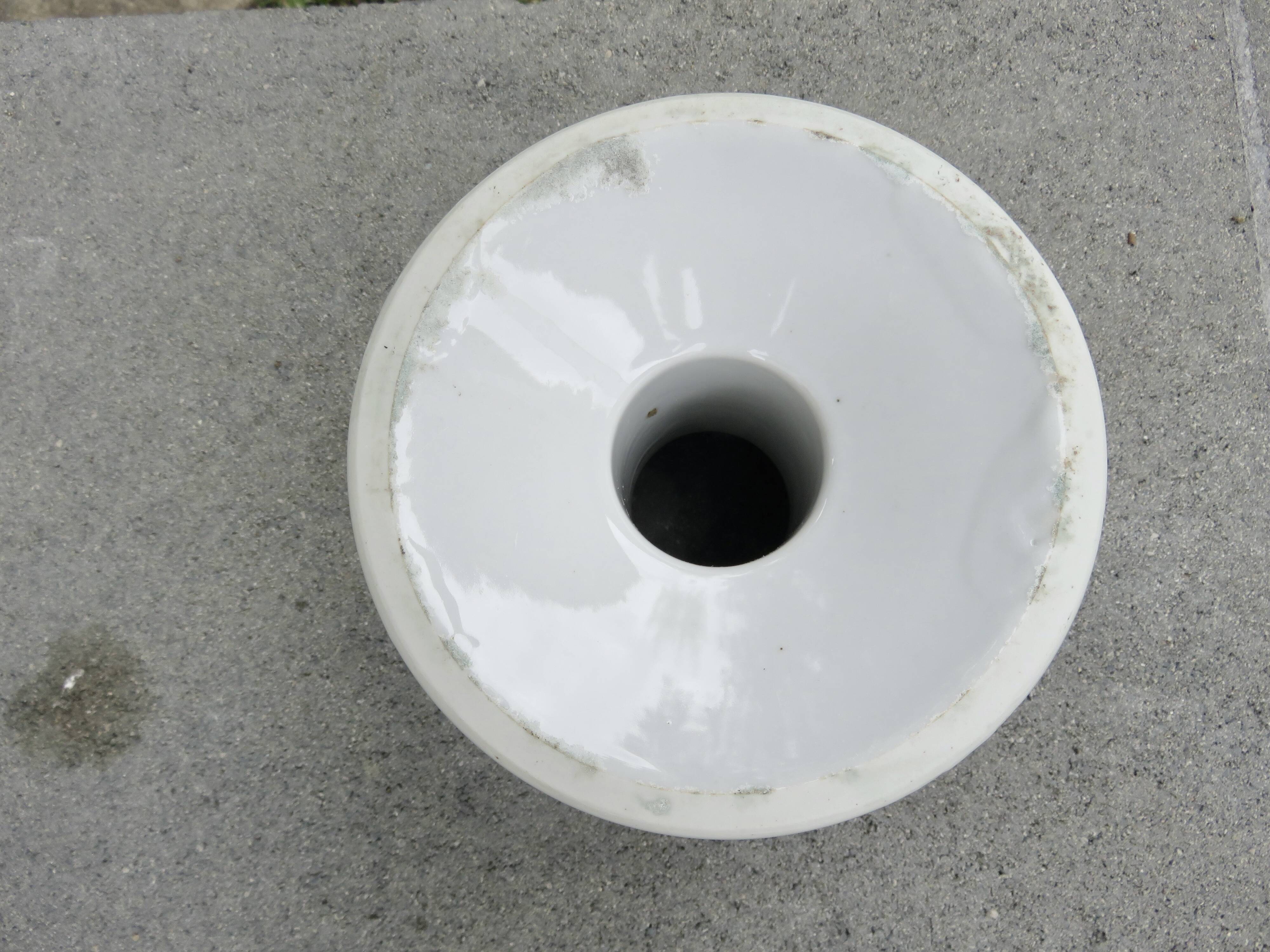XXL diabolo candlestick in white ceramic
