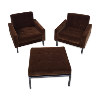 Pair of armchairs and his ottoman, circa 1970