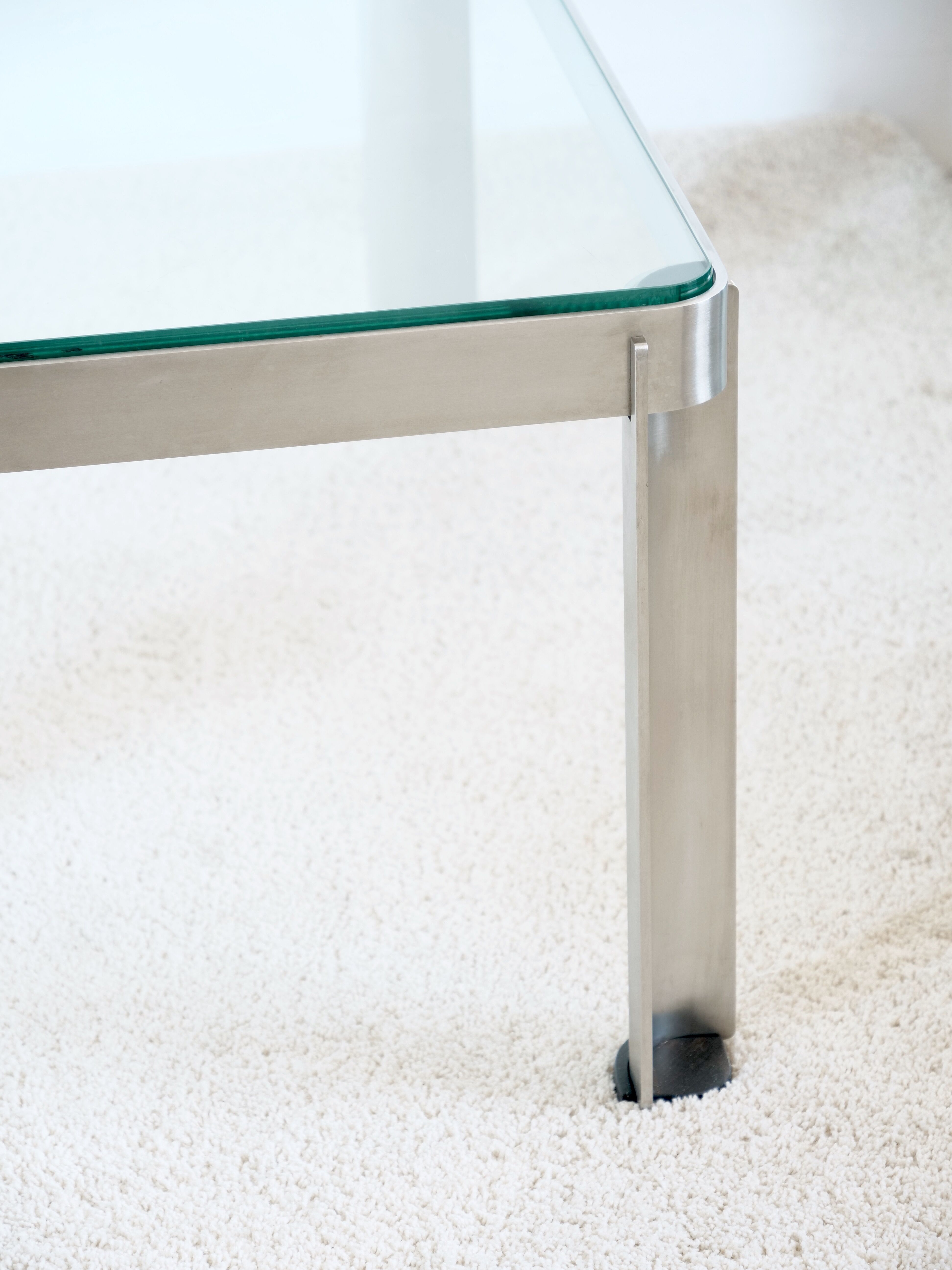Coffee table model t113 by Osvaldo Borsani for Tecno 1975