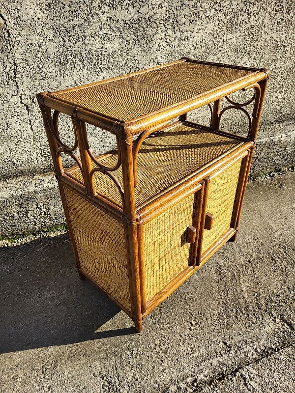 Floor floor 2 levels and 2 rattan doors
