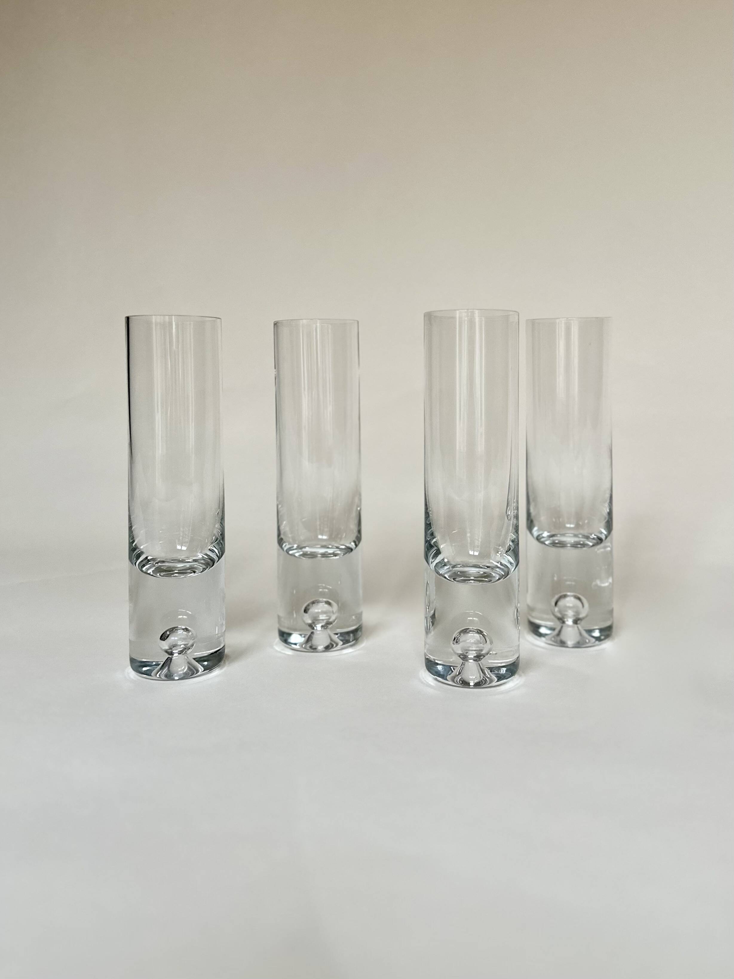 Set de quatre verres à liqueur