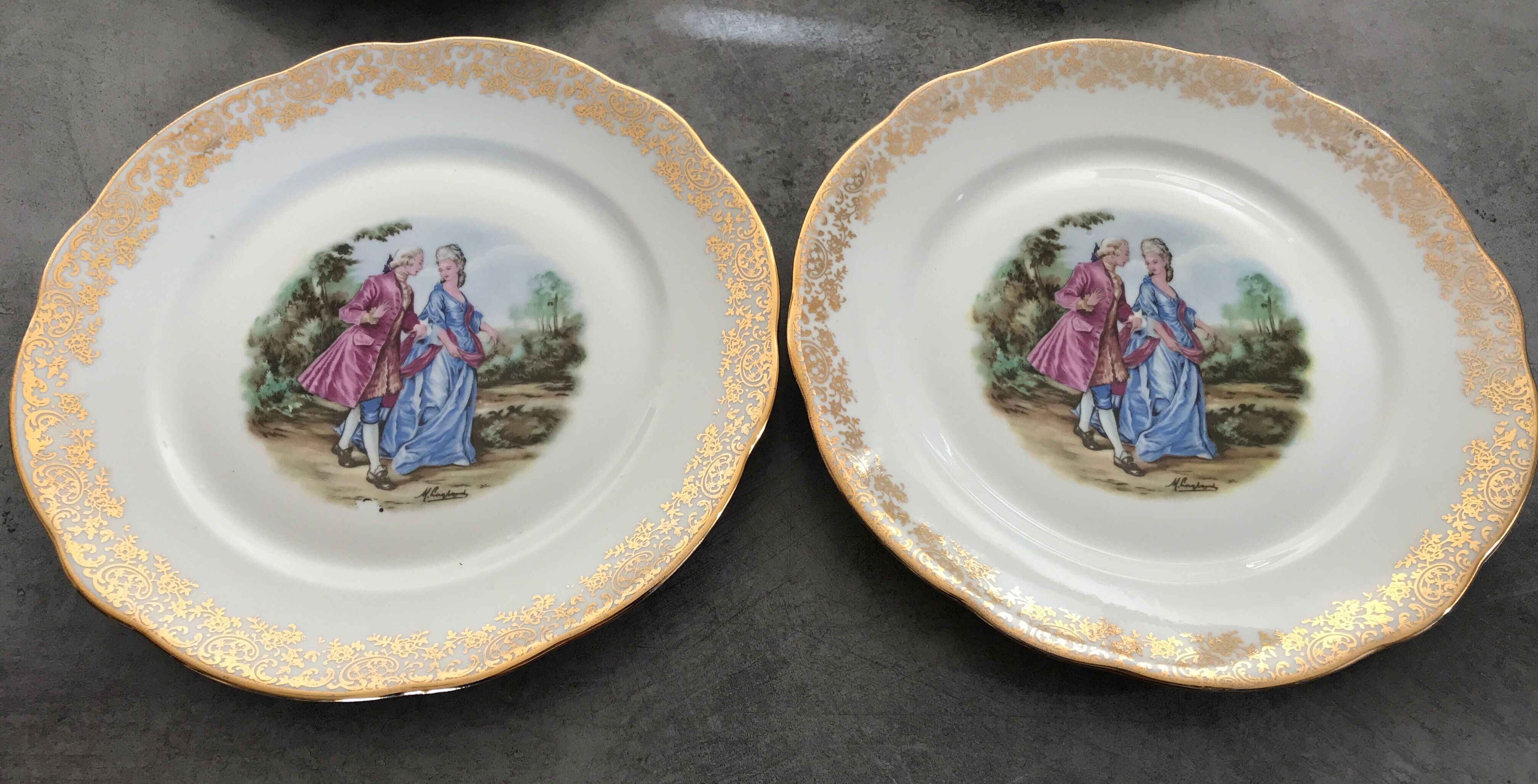 Lot of 8 plates plates pasta and enamels of limoges, decoration of gallant scenes 24.5 cm