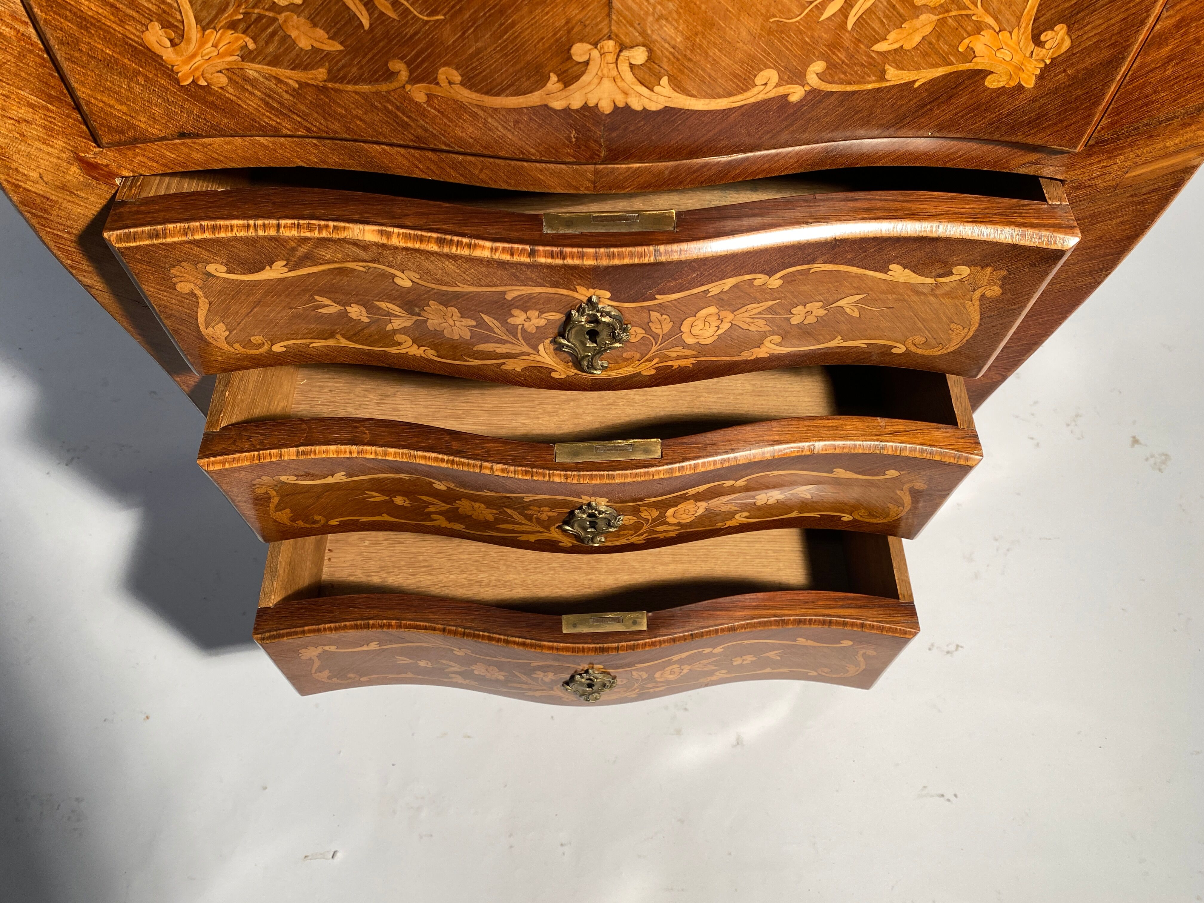Curved secretary and inlaid with floral branches in Louis XV style