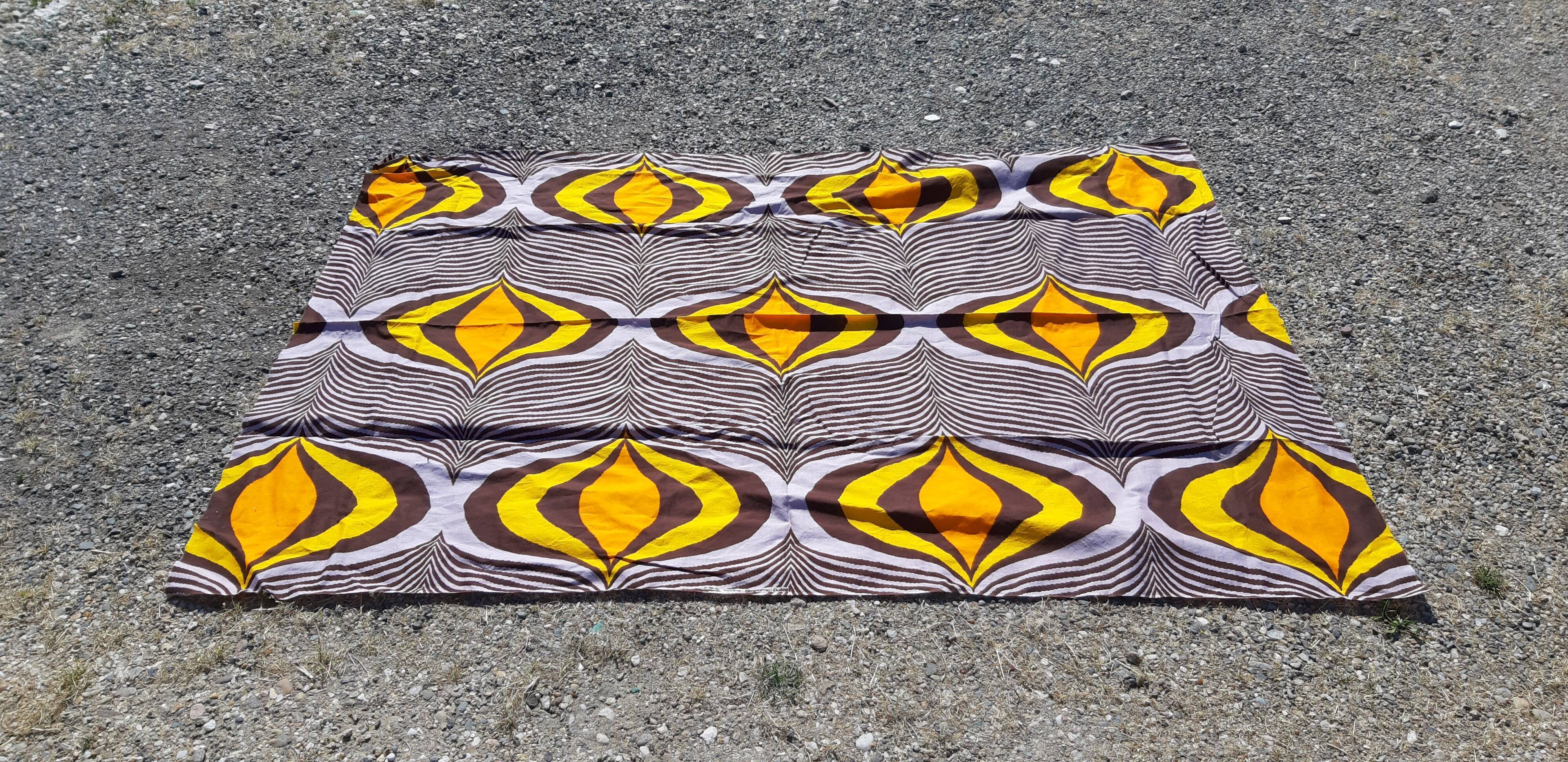 Tapis vintage des années 70 153x110cm