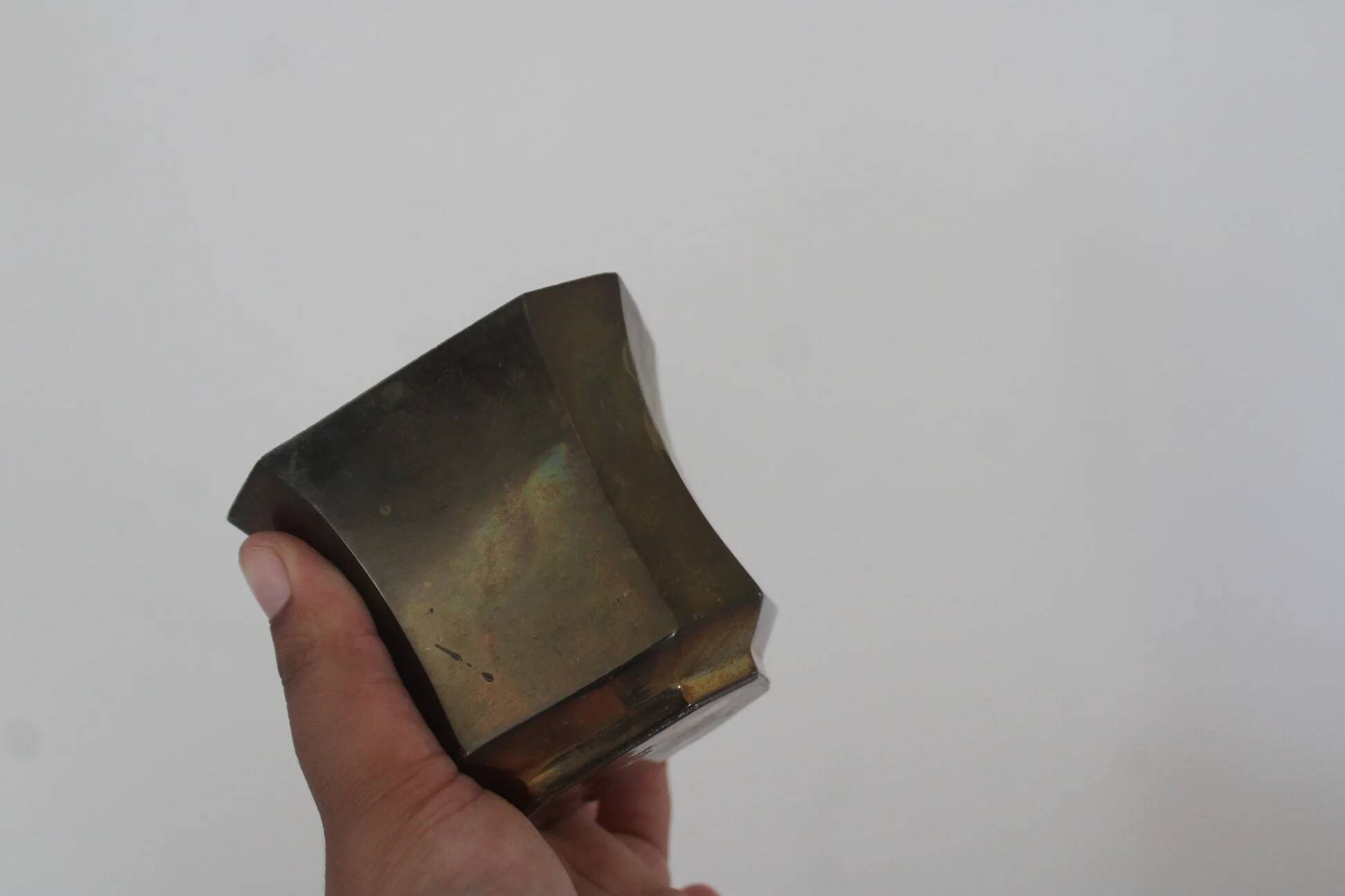Cache-pot Lancel à 8 pans en métal doré patiné