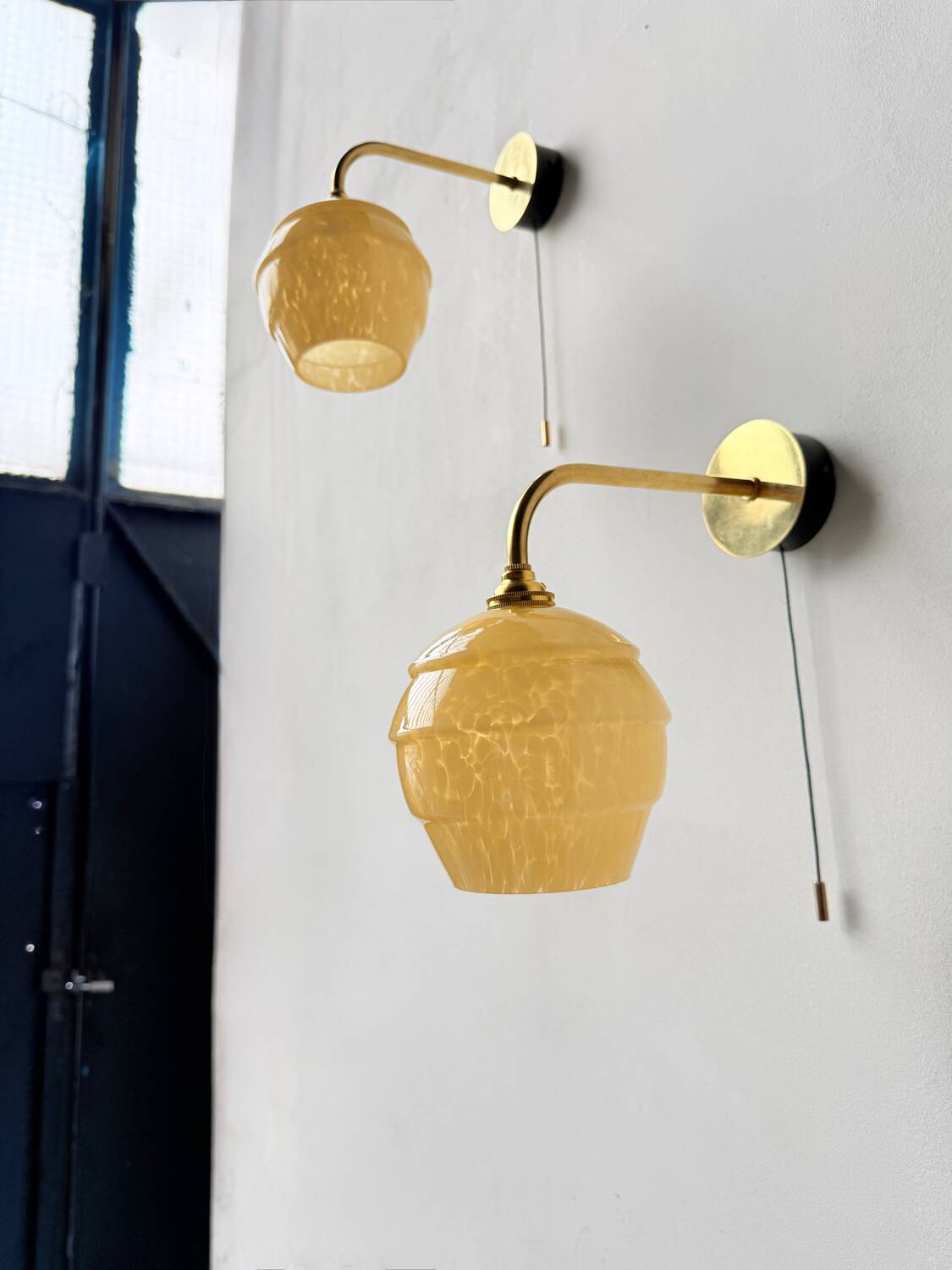 Vintage wall lamp with pull switch