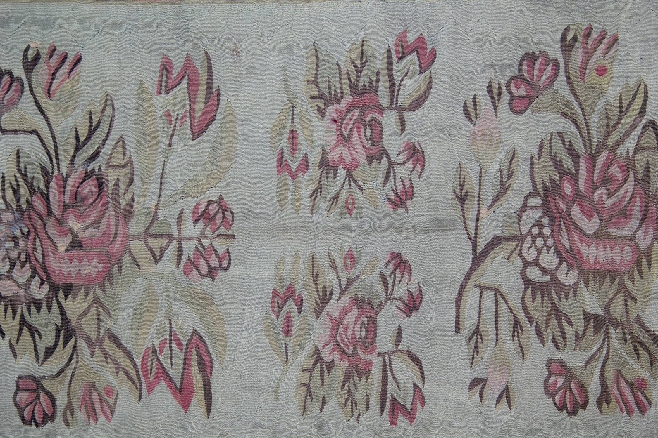Tapis Kilim de Bessarabie en laine tissée à plat à motifs floraux roses et bleu, 1870