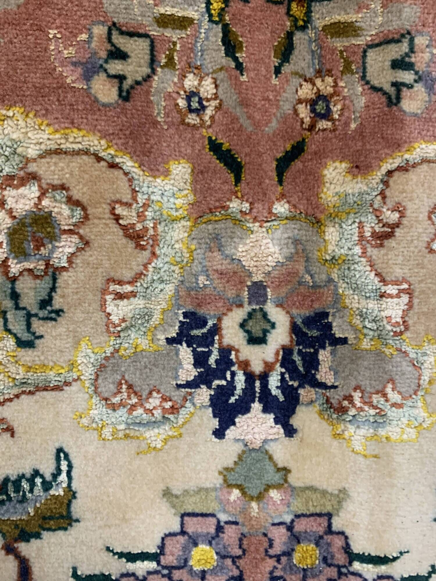Authentic Tabriz Persian Carpet in Kork Wool and Silk (50 Raj) – 200 x 200 cm