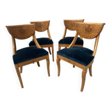 Suite de quatre chaises de style Charles X en bois d'érable XX siècle