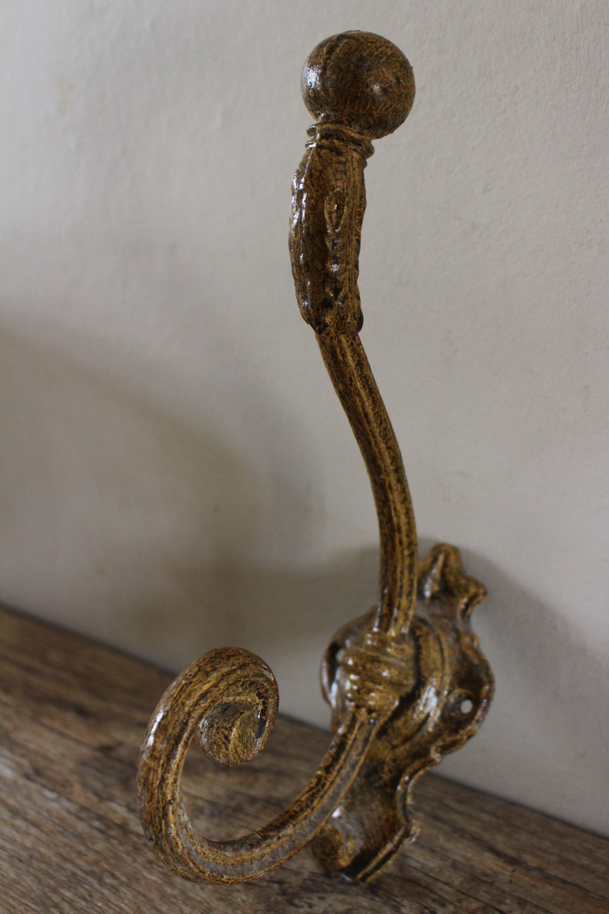 Coat rack metal rocaille hook round hook