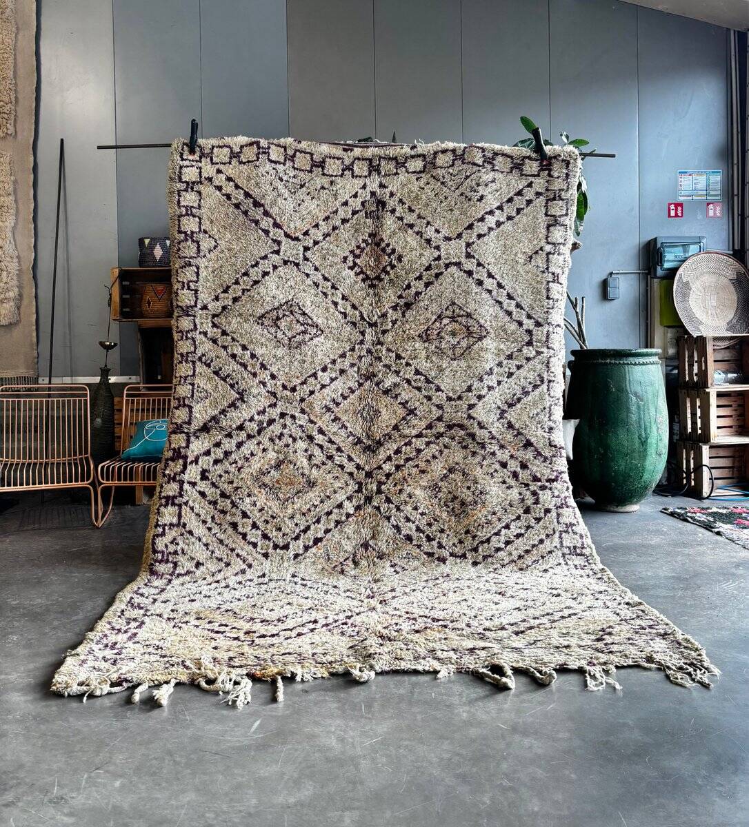 Ancient Berber carpet Beni Ouarain in perfect condition.