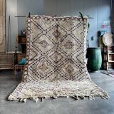 Ancient Berber carpet Beni Ouarain in perfect condition.
