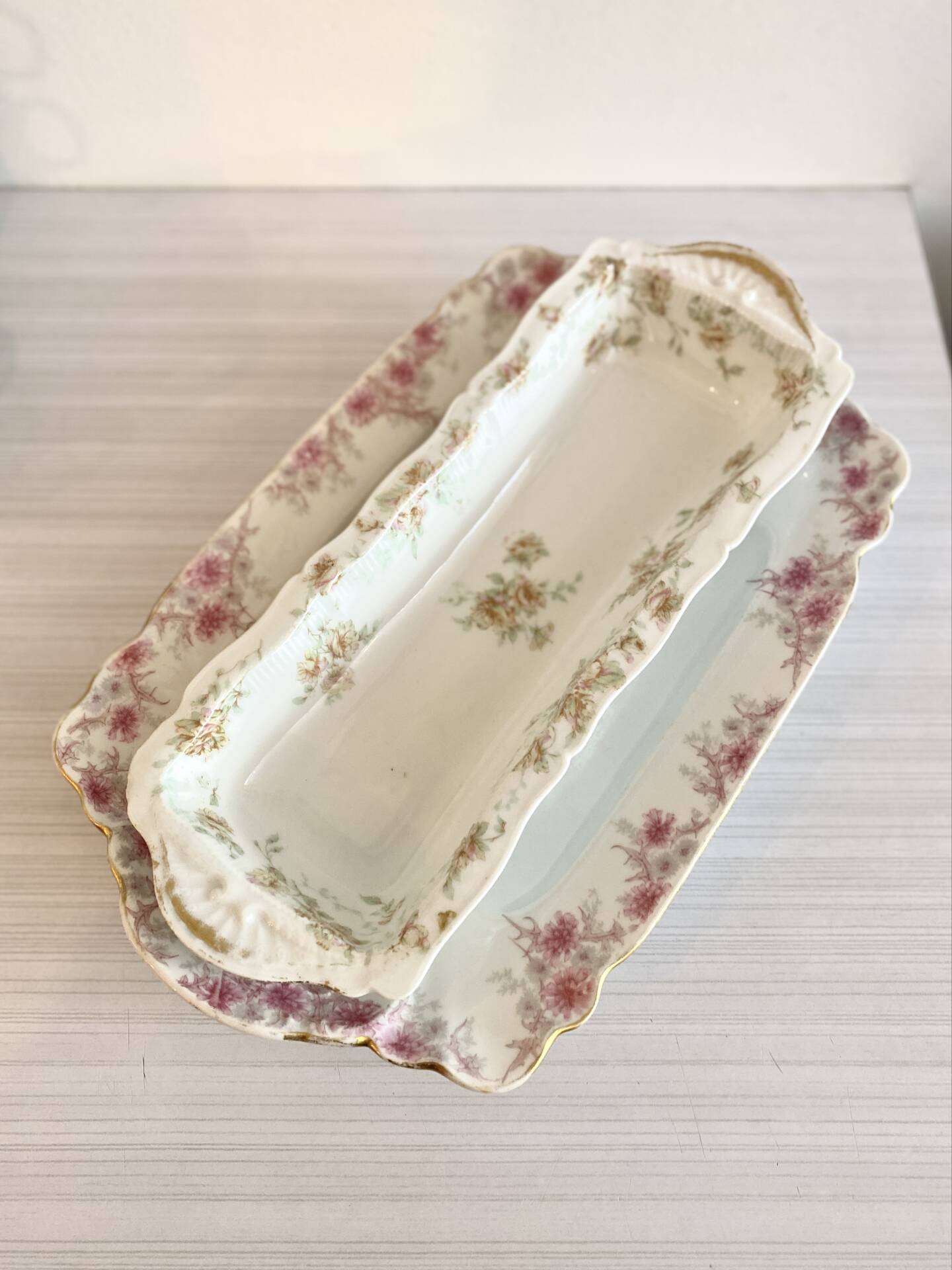 2 antique serving dishes made of Haviland porcelain from the late 19th to early 20th century.