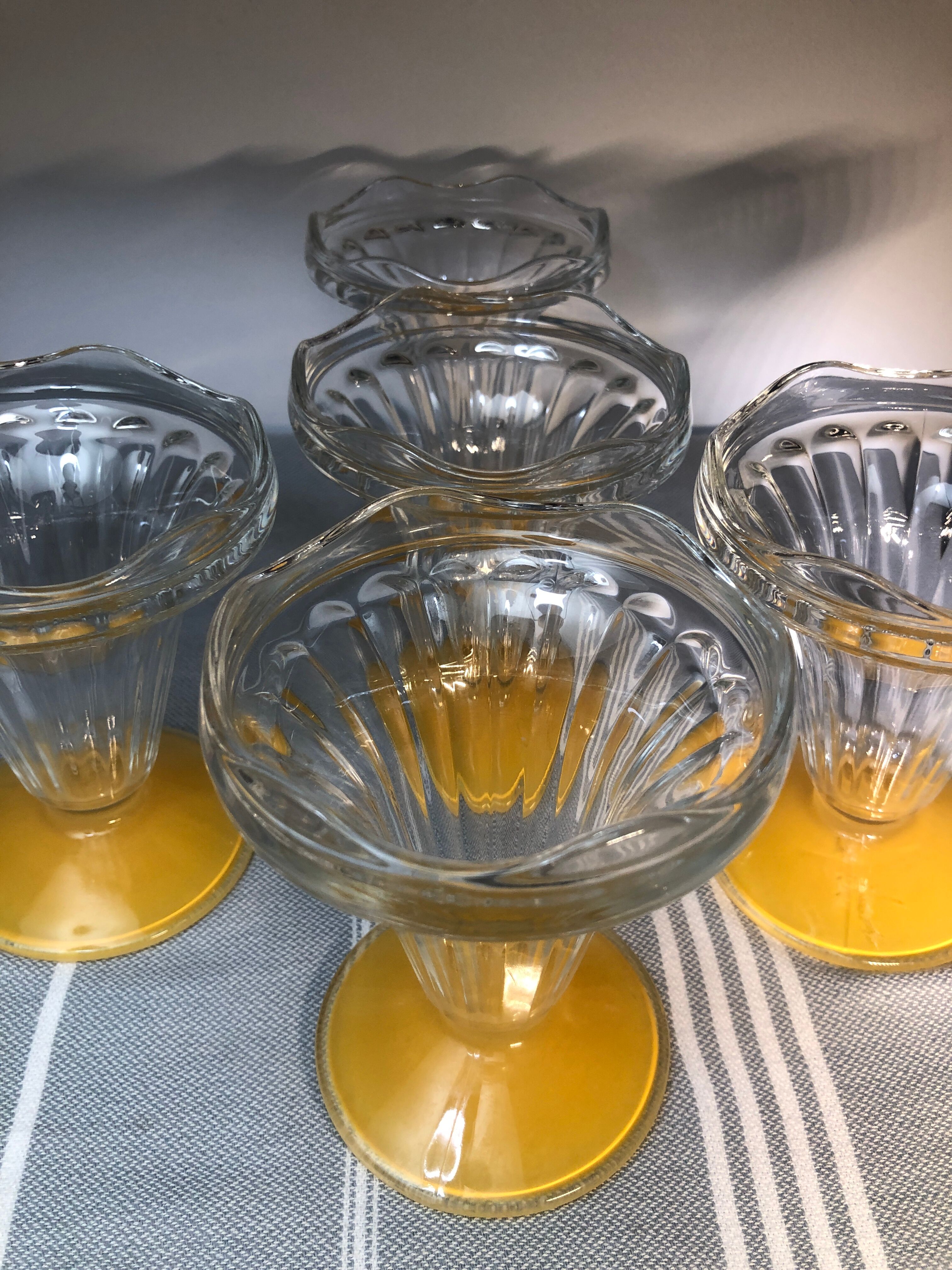Set of 5 frosted yellow vintage ice cups