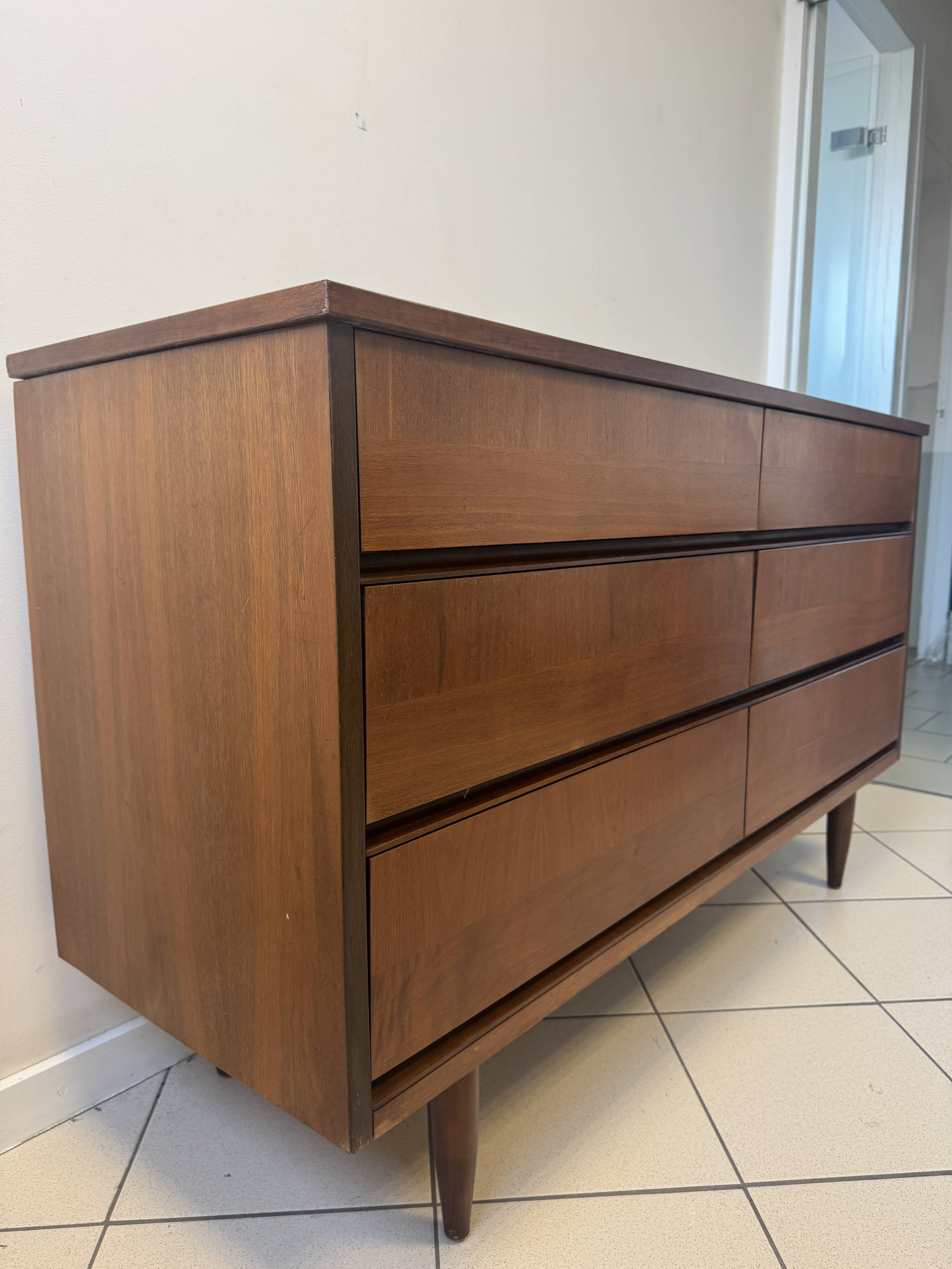 6-drawer Scandinavian style chest of drawers