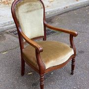 Fauteuil impérial en chêne et velours beige du 19ème siècle