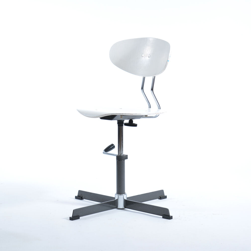 1970s swivel office chair by Kovona in wood and chrome