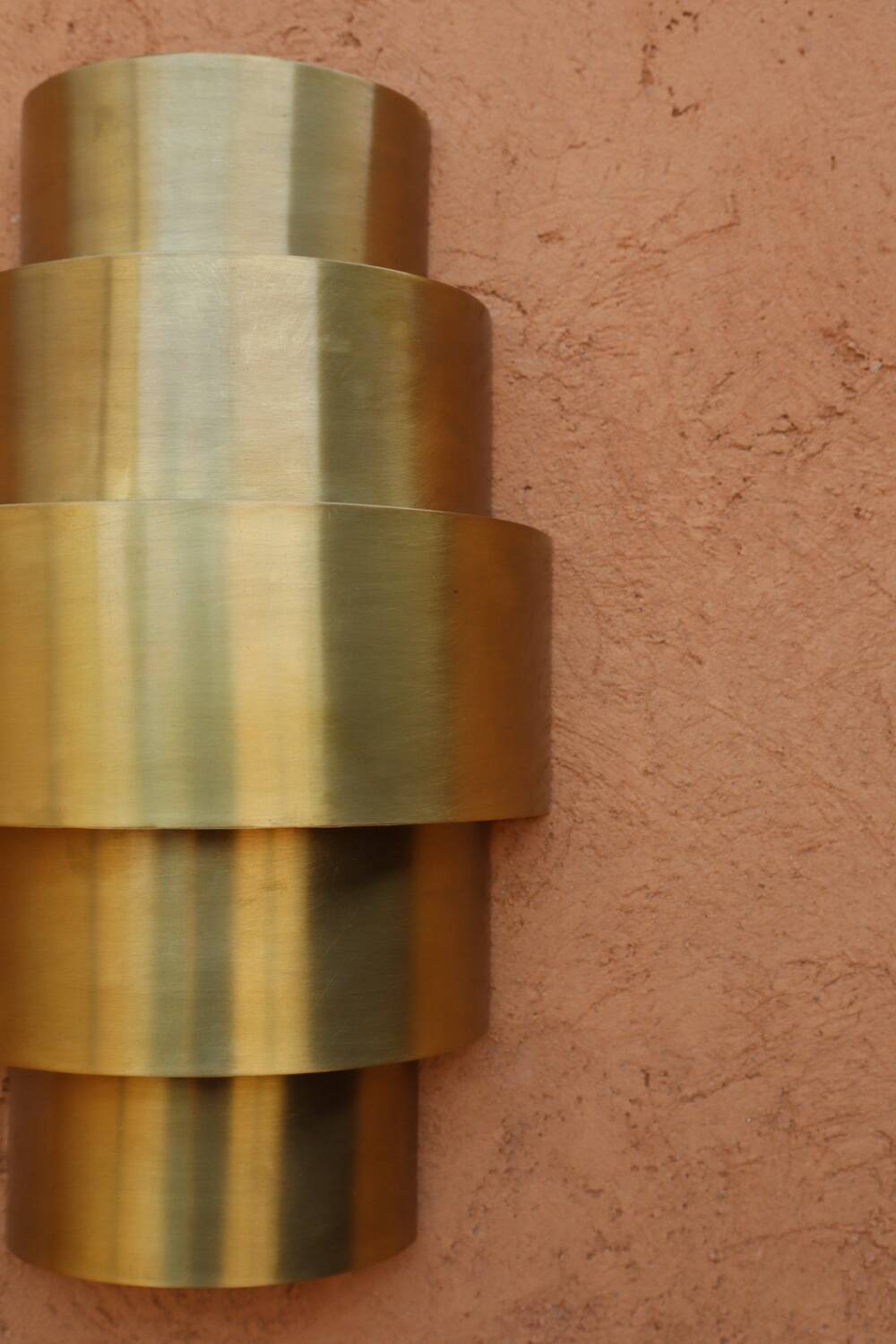 Round Art Deco wall light in brass.