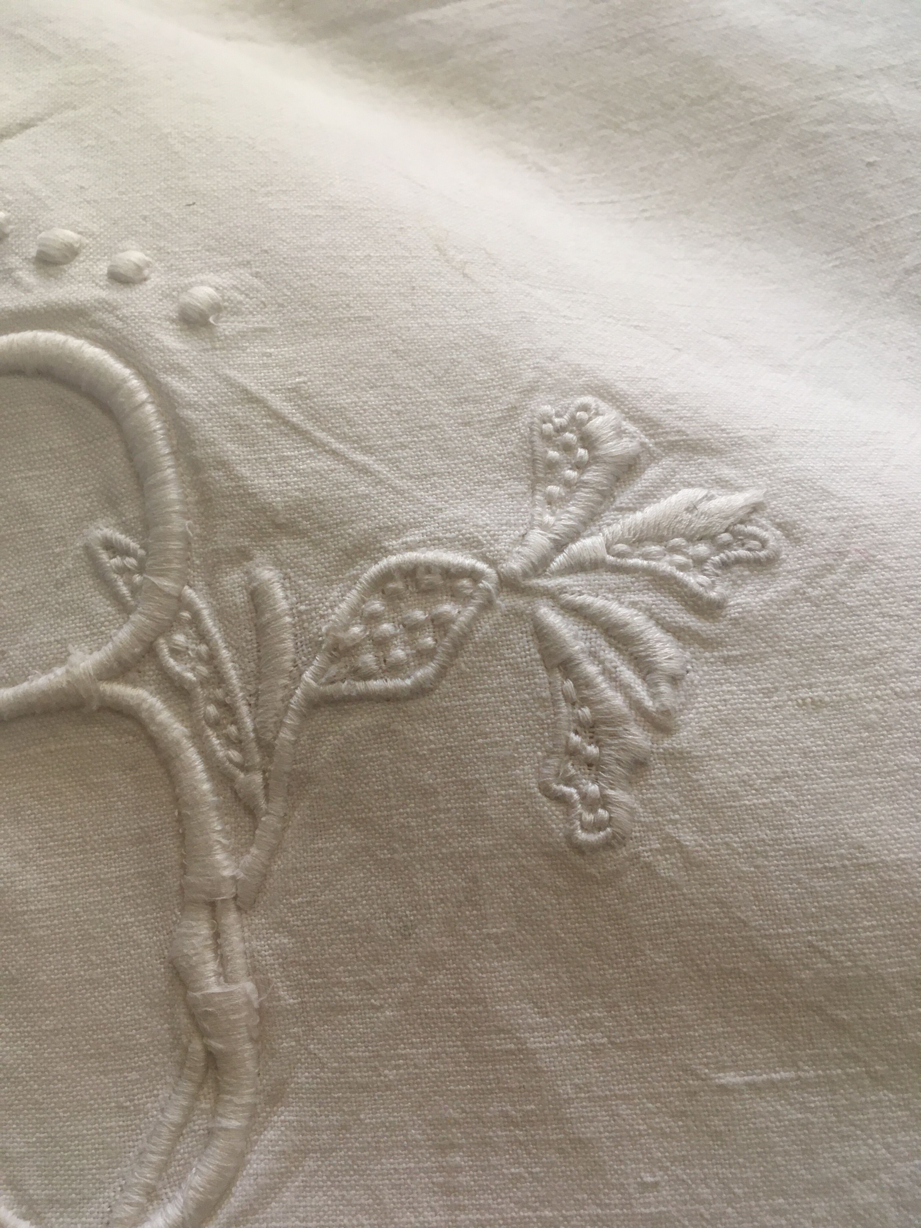 Embroidered cotton sheet JB.