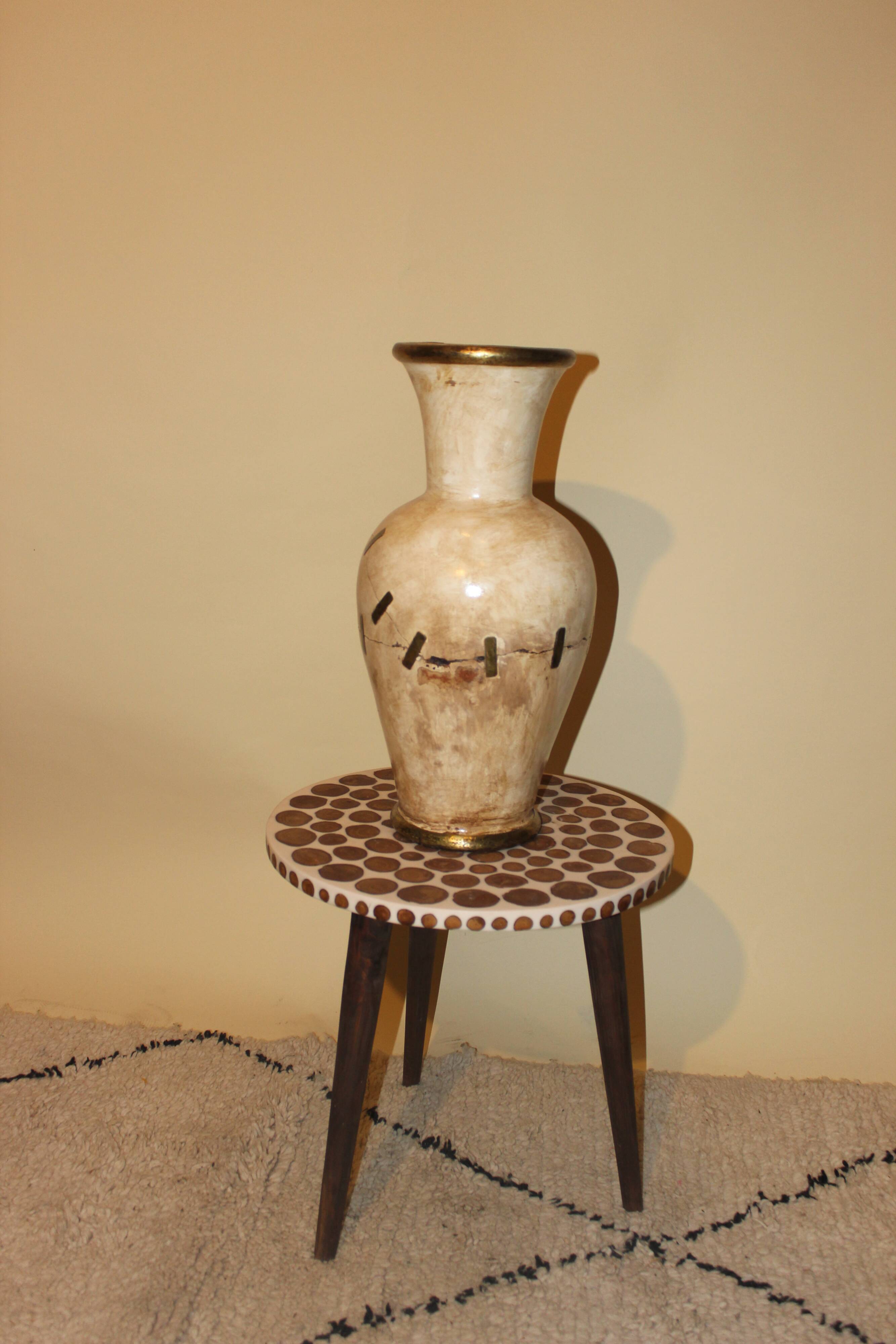 Tadelaket vase