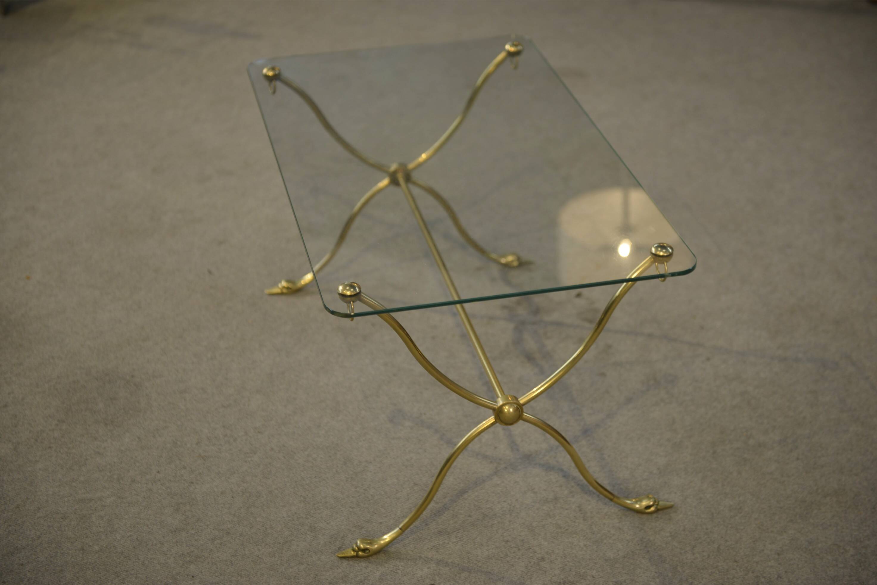 Table basse néo-classique attribuée à la Maison Jansen piétement col de cygne 1940’s