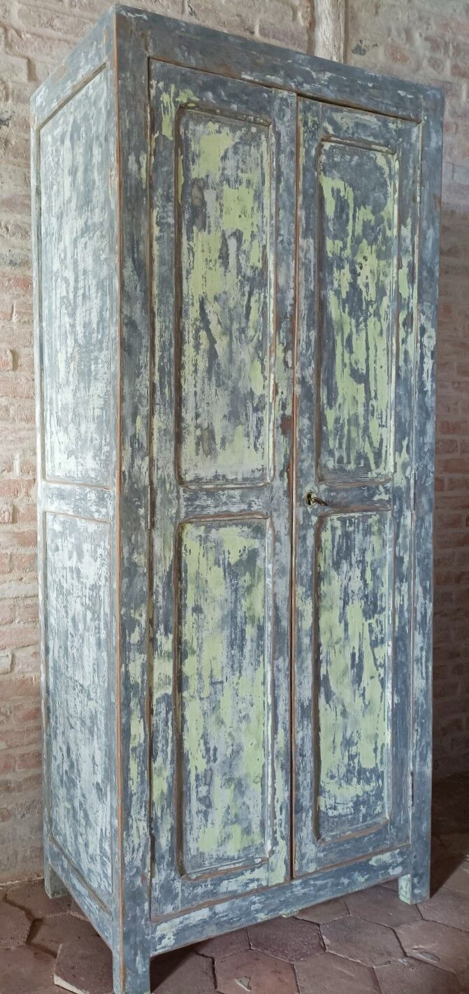 Armoire parisienne