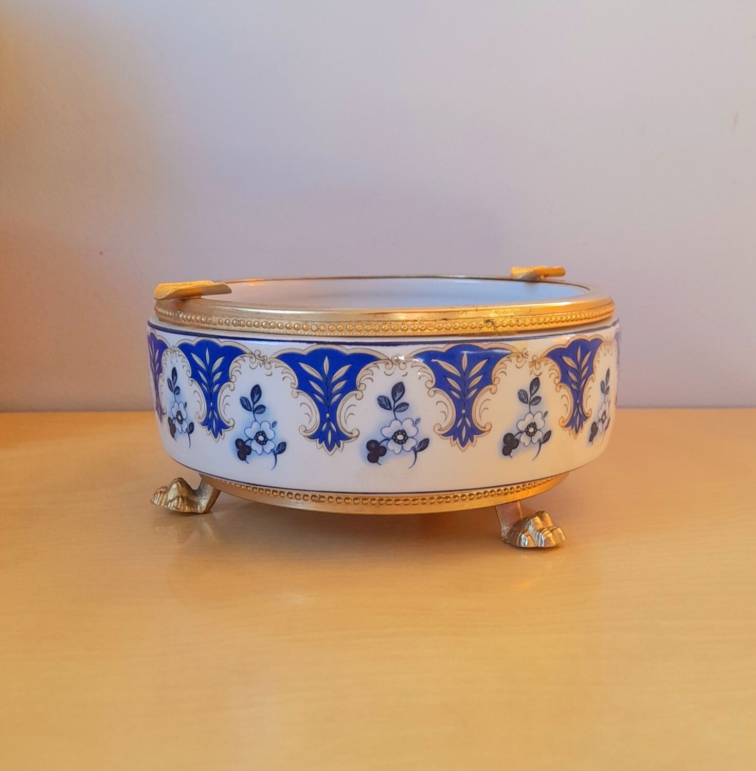 Porcelain and brass empty pocket