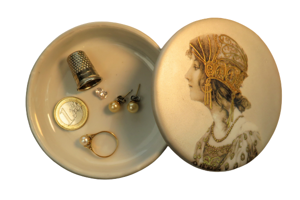 Vintage jewelry box from the 1980s Signed Natasha Farina Paris