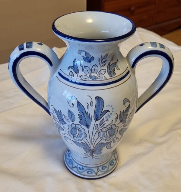 Vase amphore bleu de Nevers Montagnon