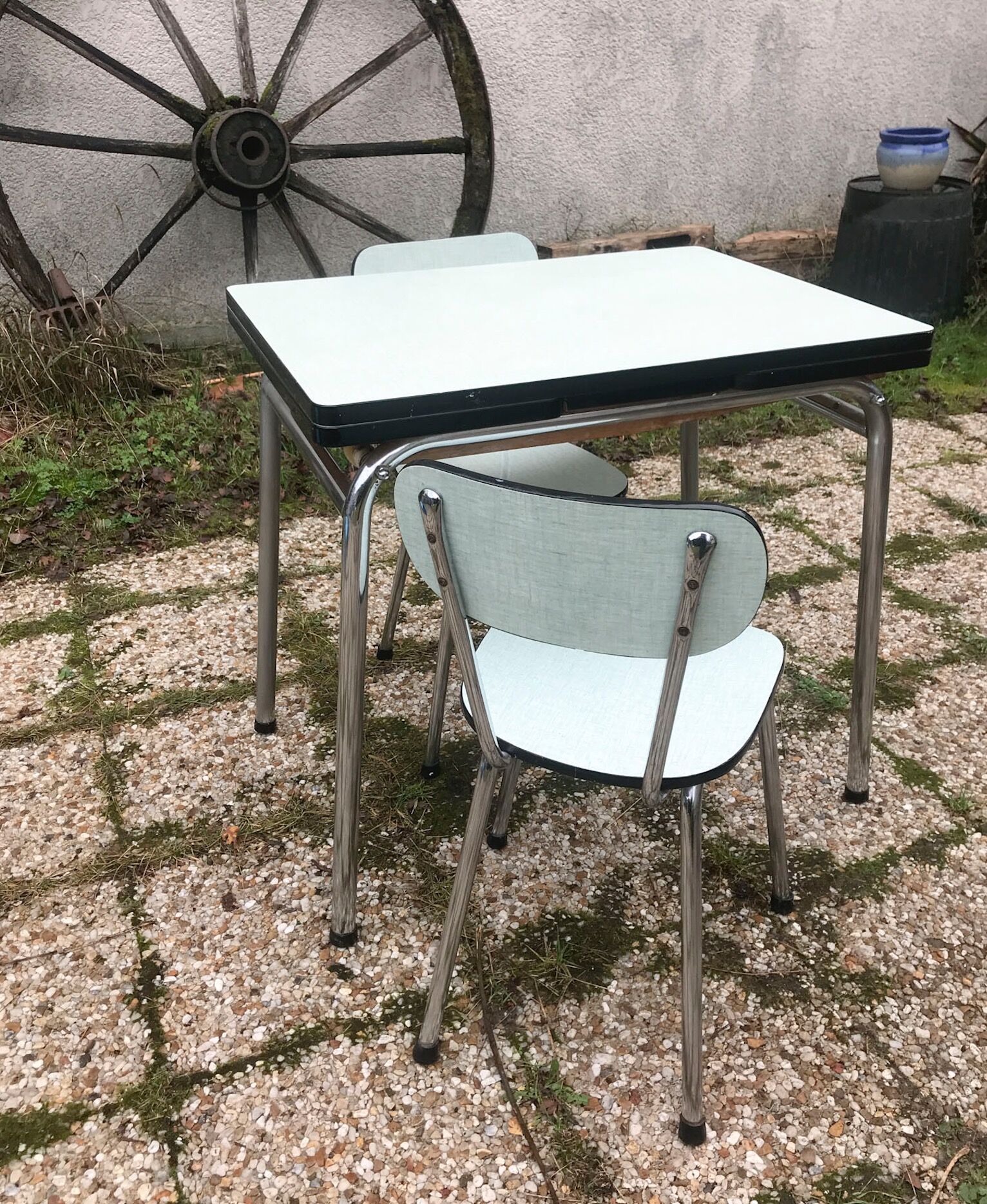 Table and chairs in water green formica