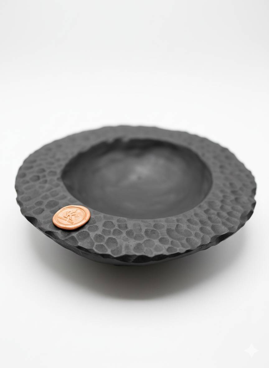 Sculptural dish/basket/trinket tray in burnt wood – Hammered texture