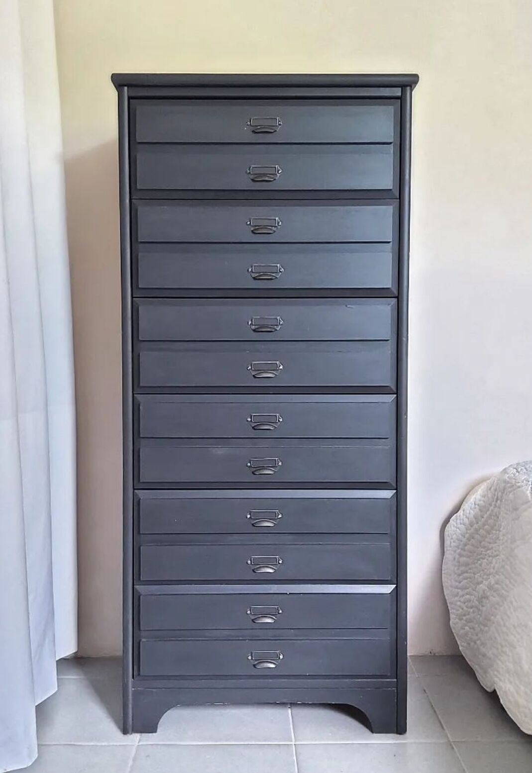 Drawer cabinet