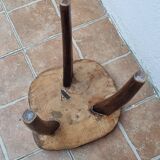 Low tripod stool in solid wood, design by Henri Bataille, 35 cm