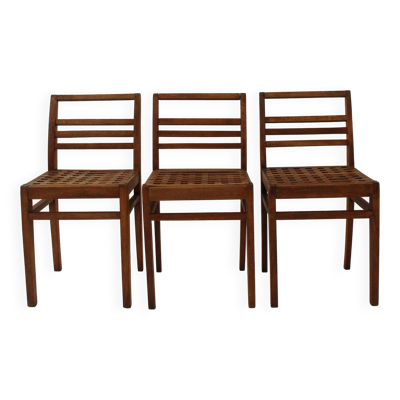 3 chaises modèle 103 avec assises en caillebotis de René Gabriel