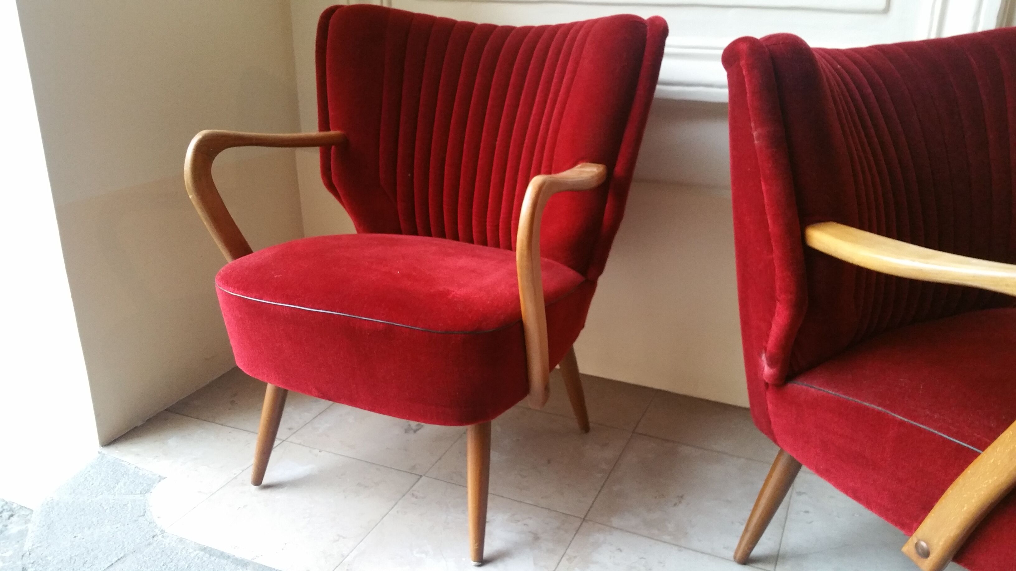 1/4 chairs red cinema cocktails