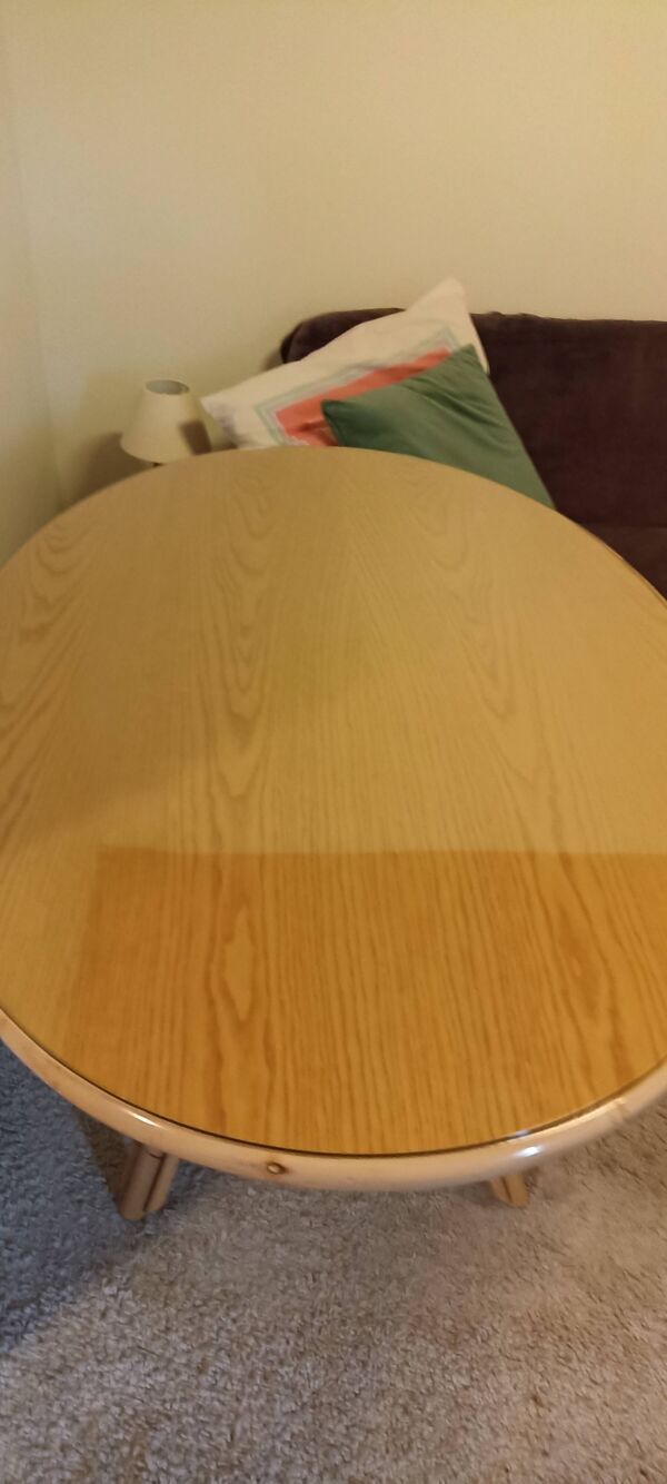 Table Ovale en Rotin & Verre (140x90cm) - Comme Neuve