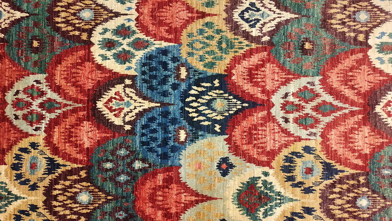 Carpet "peacock" living room