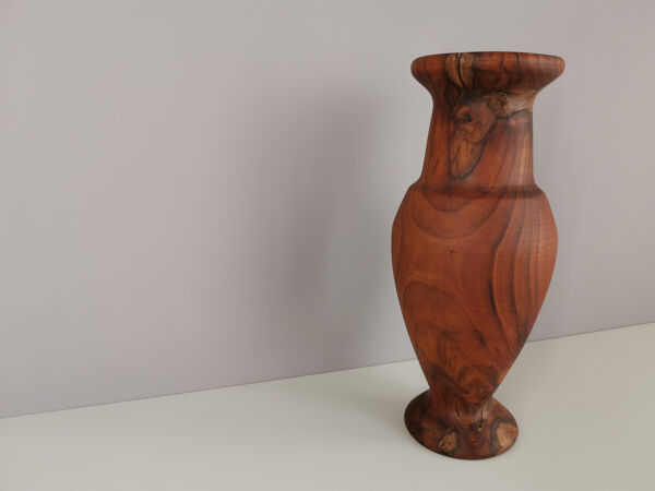 Vase en bois tourné dans la masse fabrication artisanale