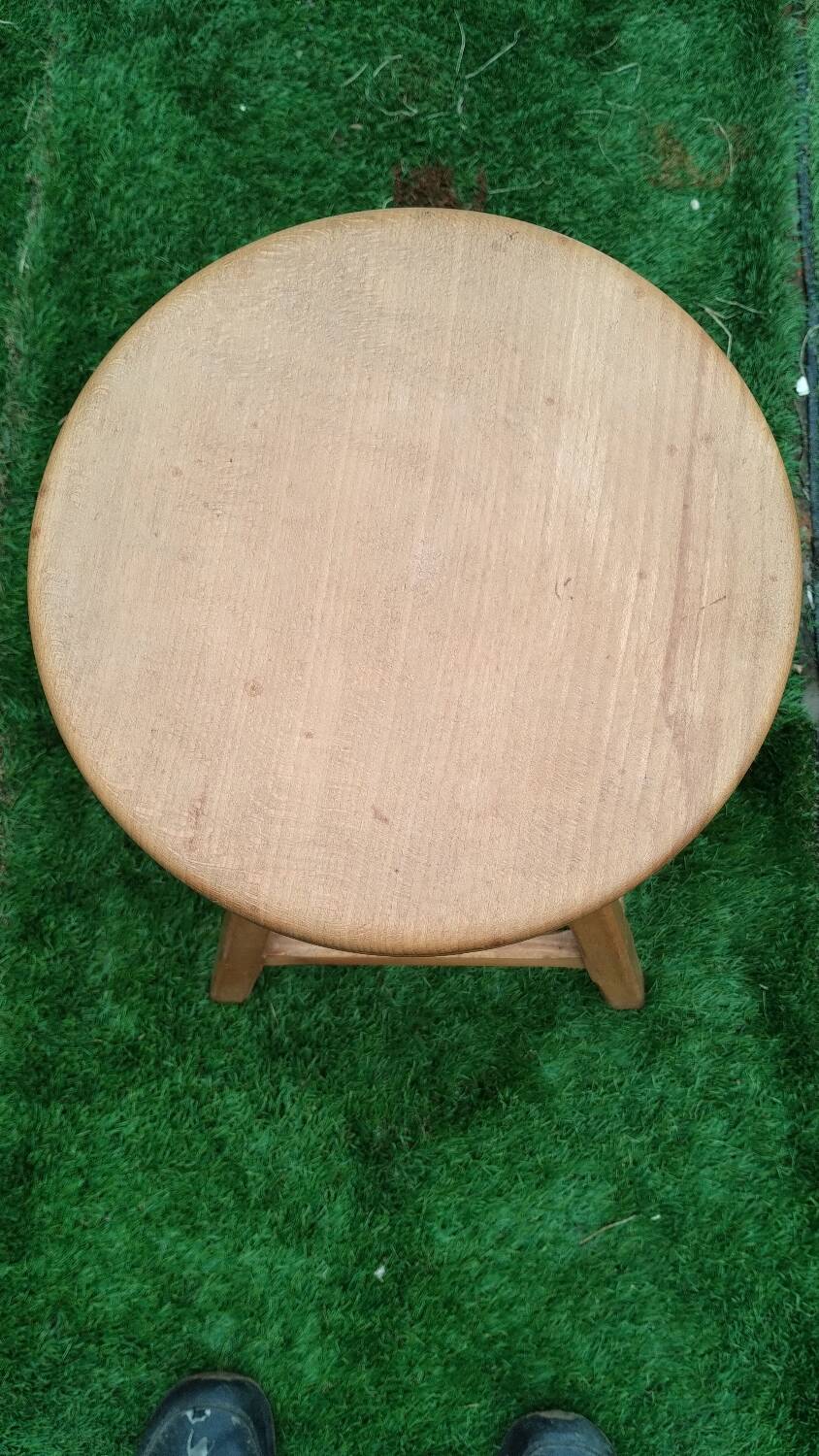 Petit tabouret réglable en bois massif