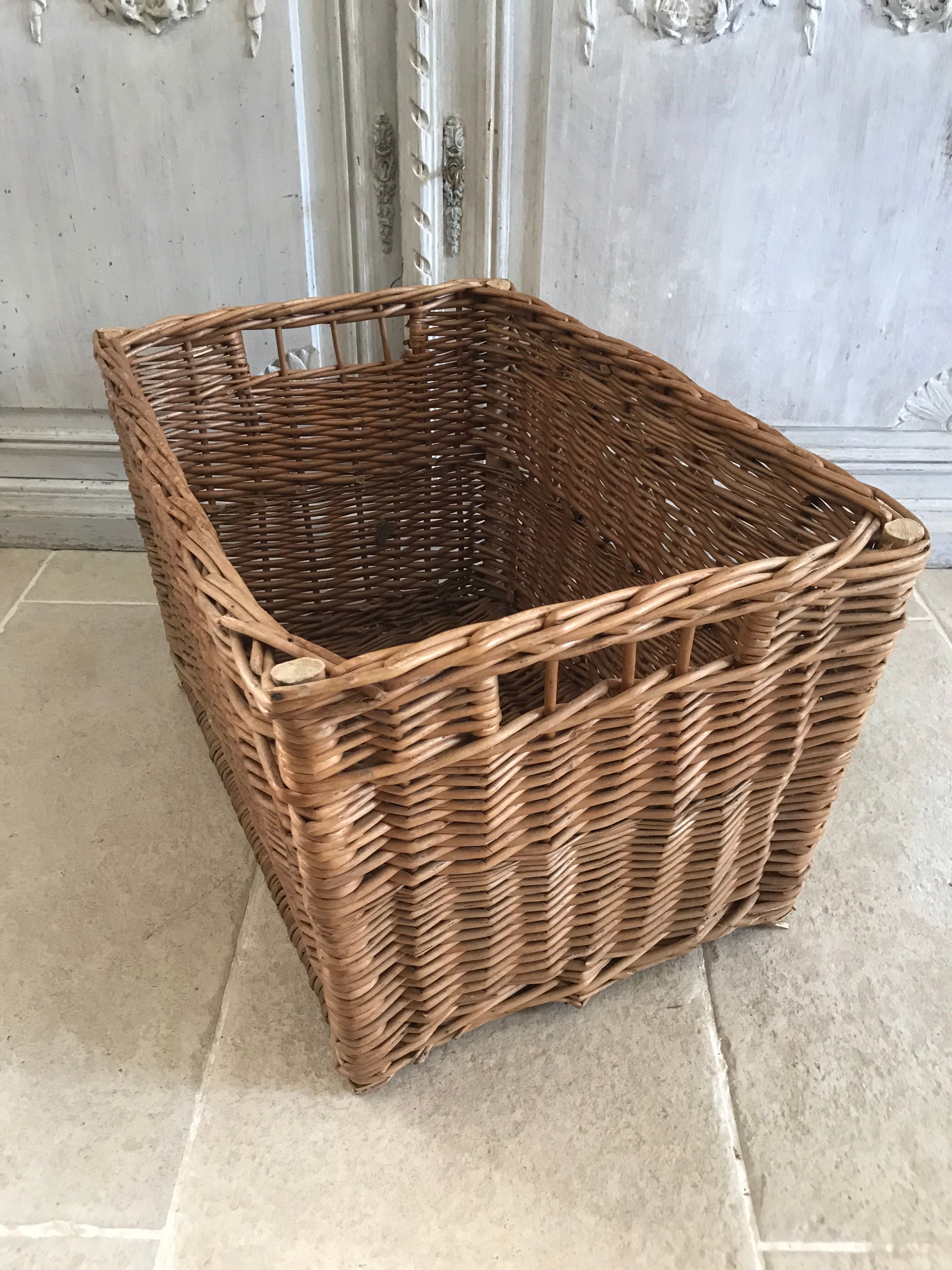 Wicker laundry basket