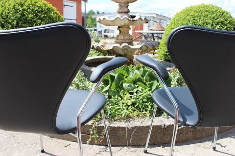 Pair of chairs 7 Arne Jacobsen series