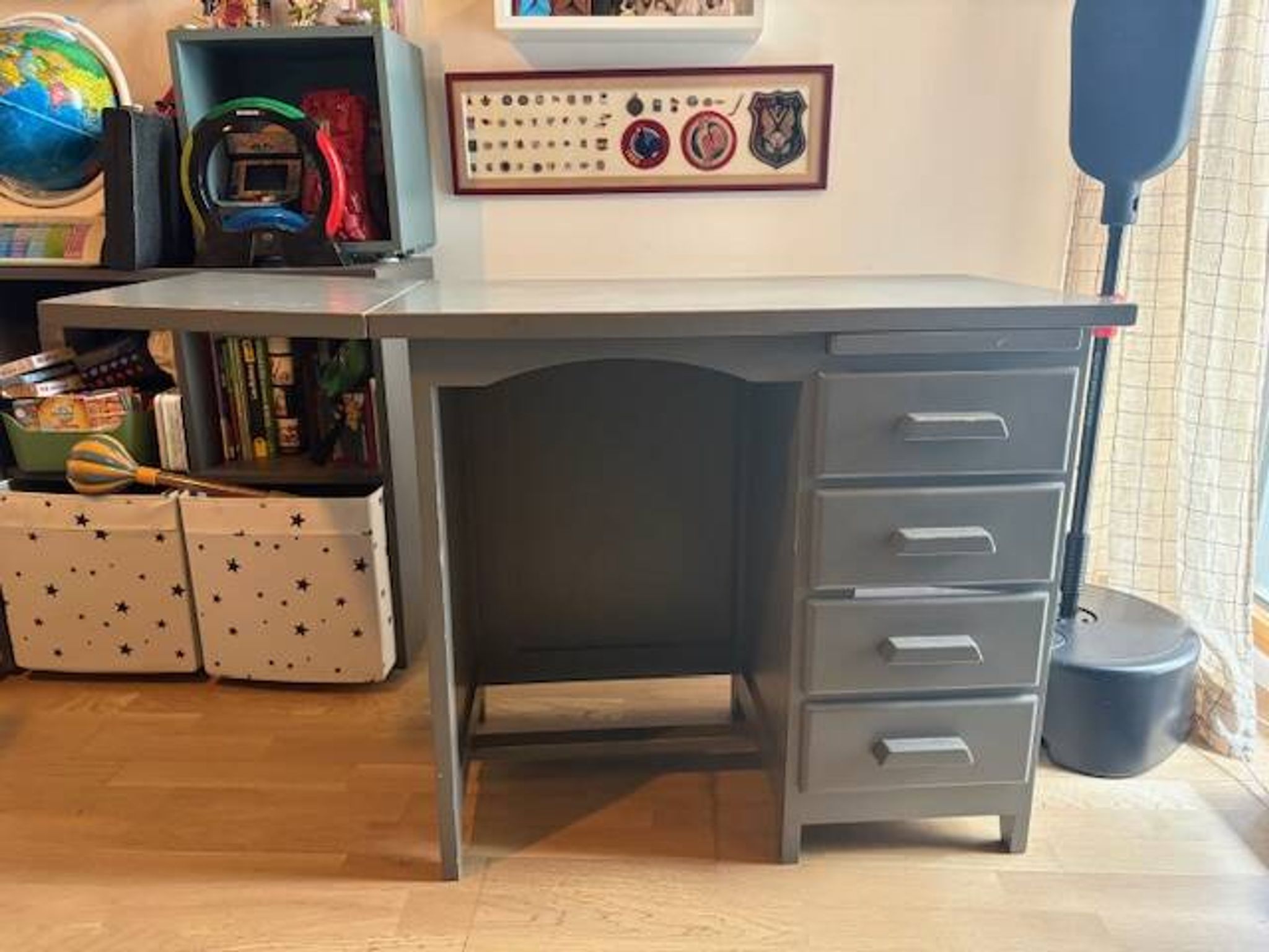 Bureau de comptable et sa chaise a patins de chez laurette