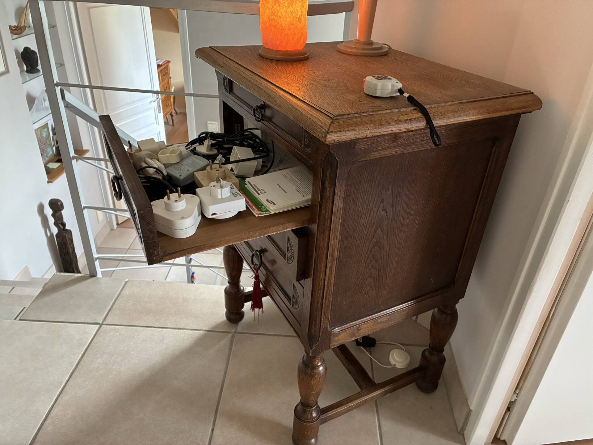 Four-drawer chest of carved solid oak in Neo-Tudor English style, 1930.