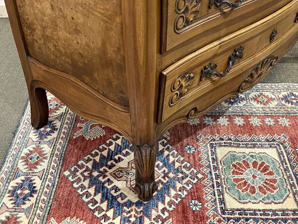 Commode de style Louis XV des années 1950 en merisier et loupe d'orme