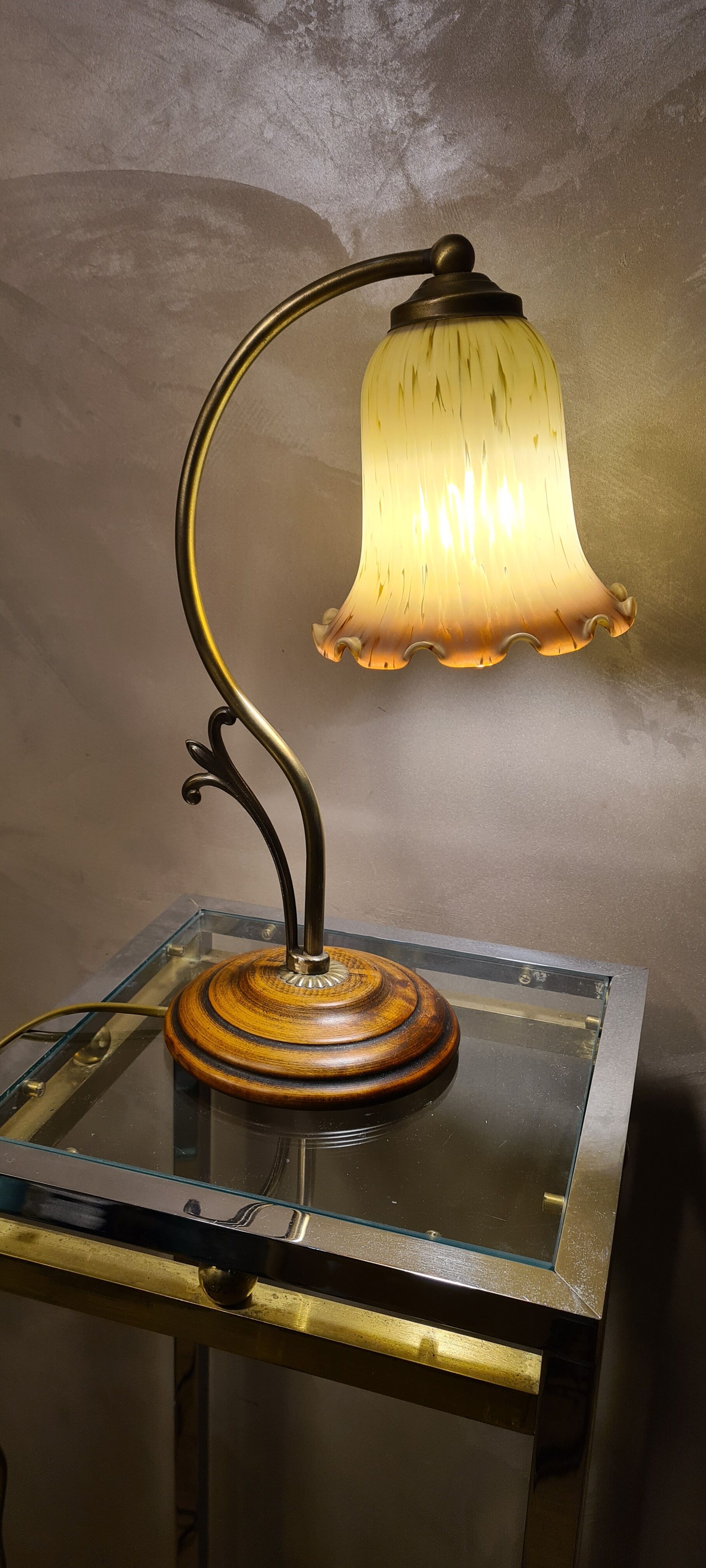 Brass tulip lamp